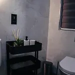 Проживание в семье Urban Design 3 Bedroom Main Bedroom *