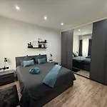 Urban Design 3 Bedroom Main Bedroom Проживание в семье
