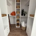 Urban Design 3 Bedroom Main Bedroom Проживание в семье *