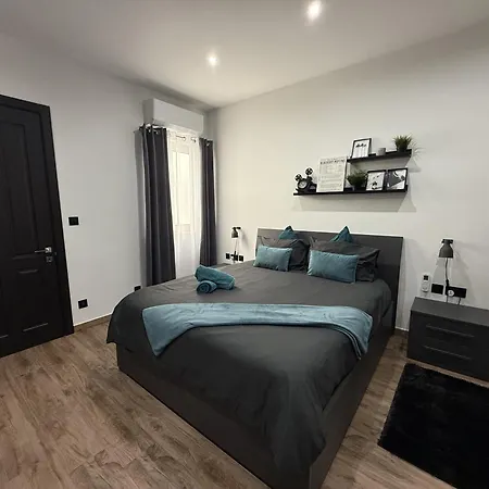 Urban Design 3 Bedroom Main Bedroom Homestay Zurrieq